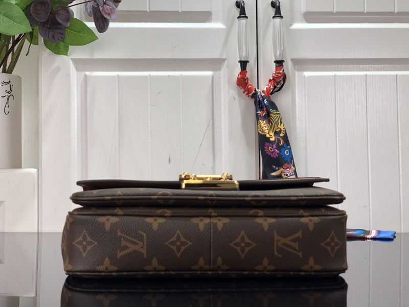 Bags Attire Louis Vuitton bags - 2456