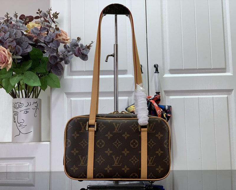 Bags Attire Louis Vuitton bags - 2504