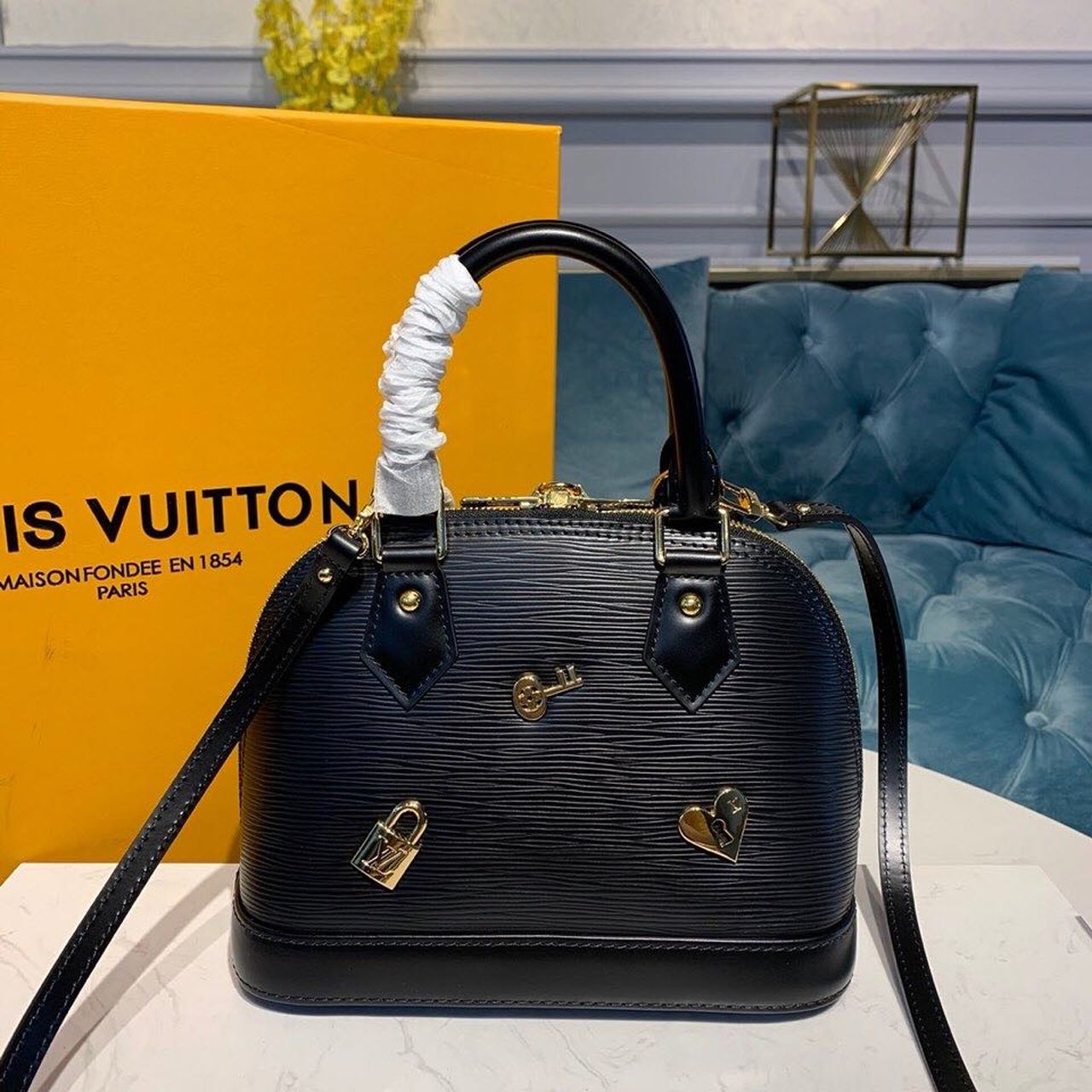 LV Alma BB Epi Black For Women, Shoulder And Crossbody Bags 9.2in/23.5cm LV M52884