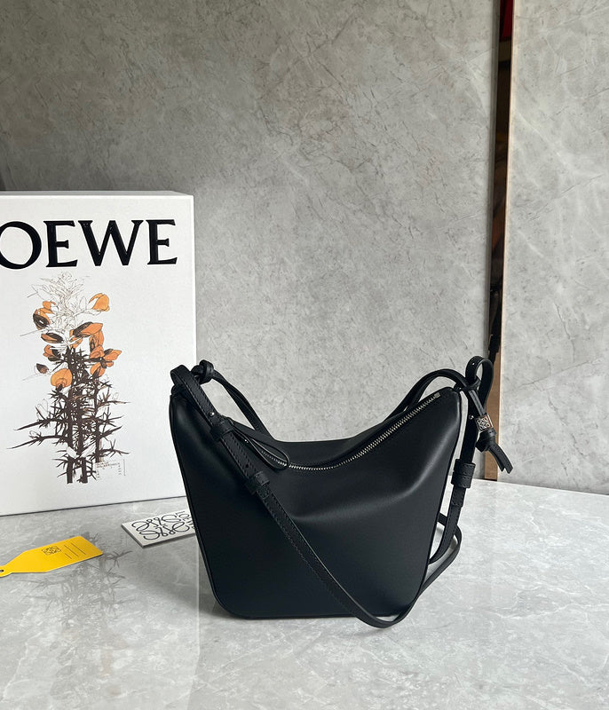 Bags Attire - Loewe Bags - 005