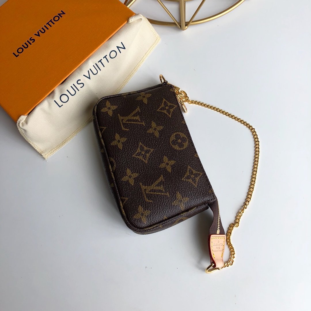 Louis Vuitton mini pochette accessoires