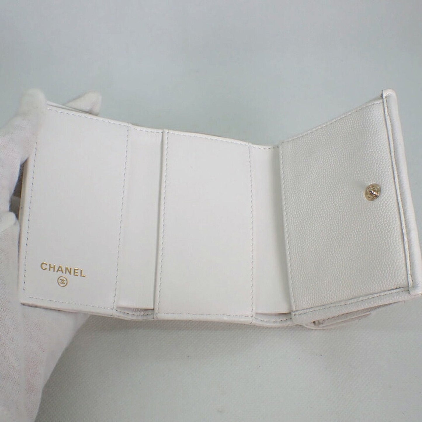 CHANEL caviar skin white trifold wallet