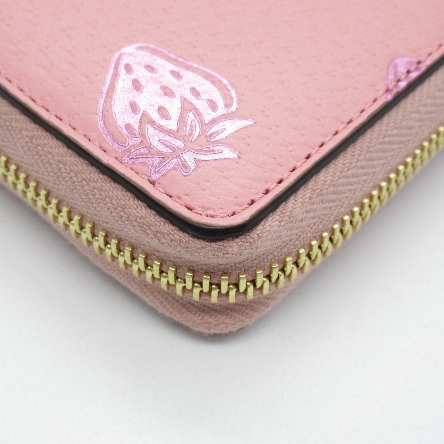 GUCCI Round long wallet Pink leather 456117