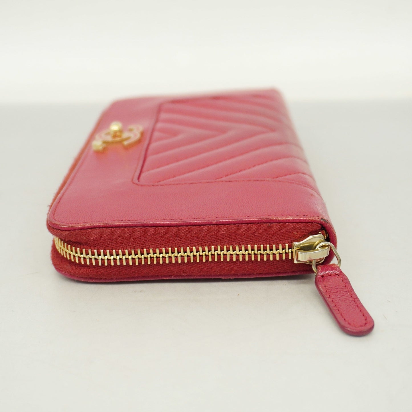 CHANELAuth  V-stitch Gold Hardware Women's Lambskin Long Wallet [bi-fold] Pink