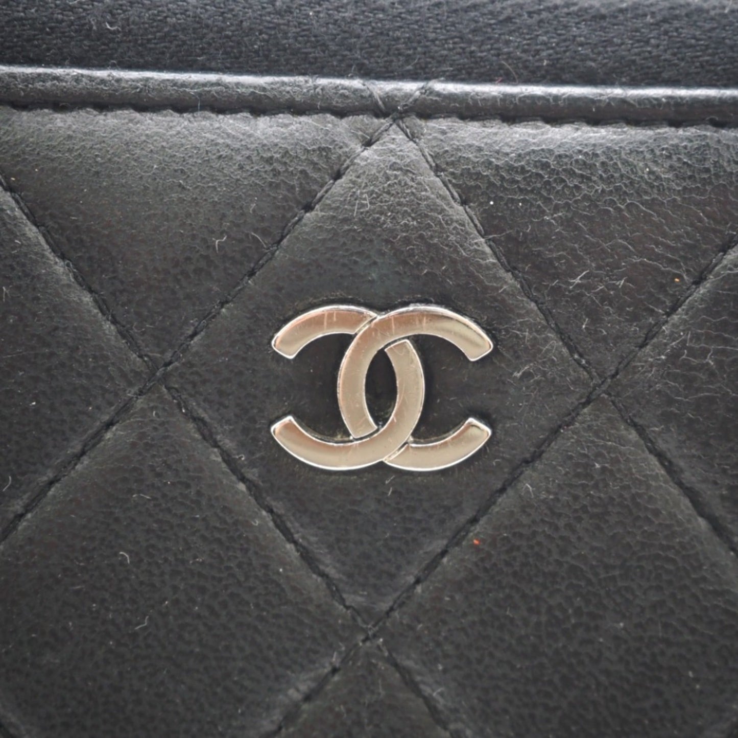 CHANEL/ Matelasse Round Zip Wallet Long Black Ladies