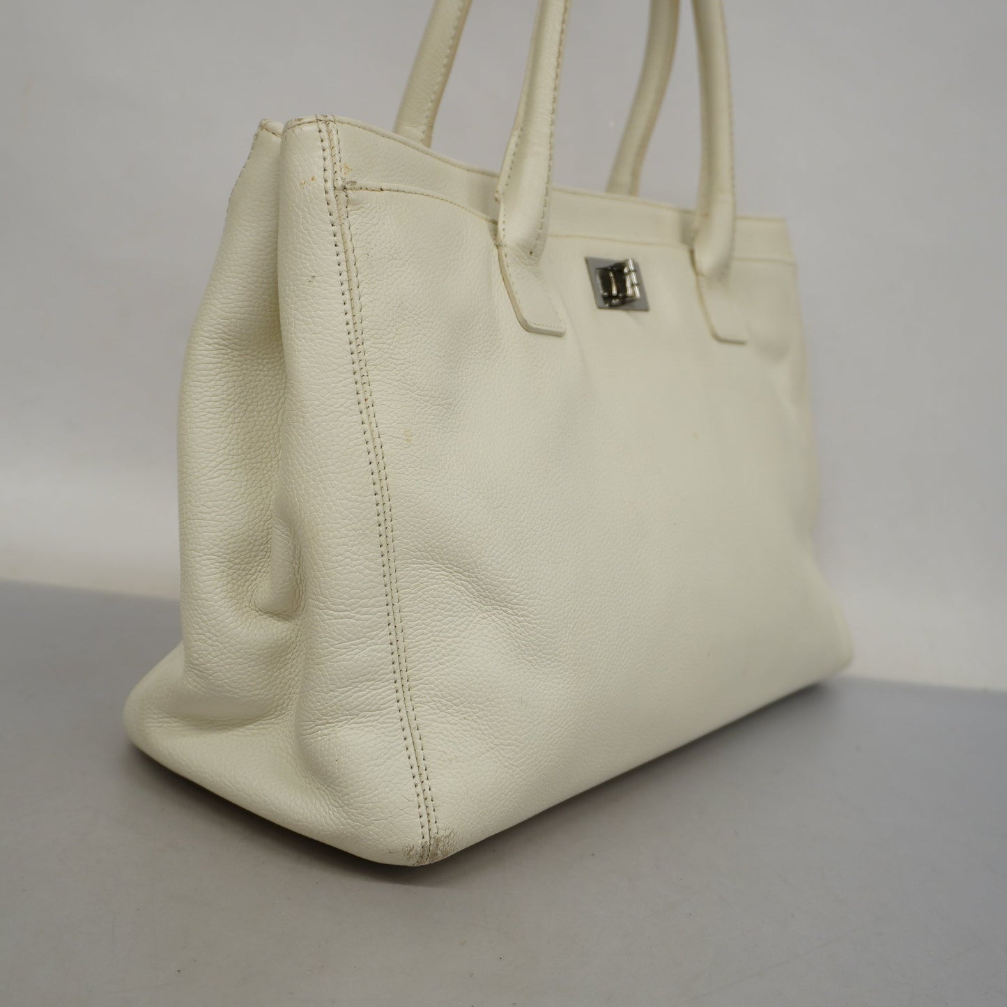 CHANEL  2.55 2.55/ Matelasse Women's Leather Tote Bag White