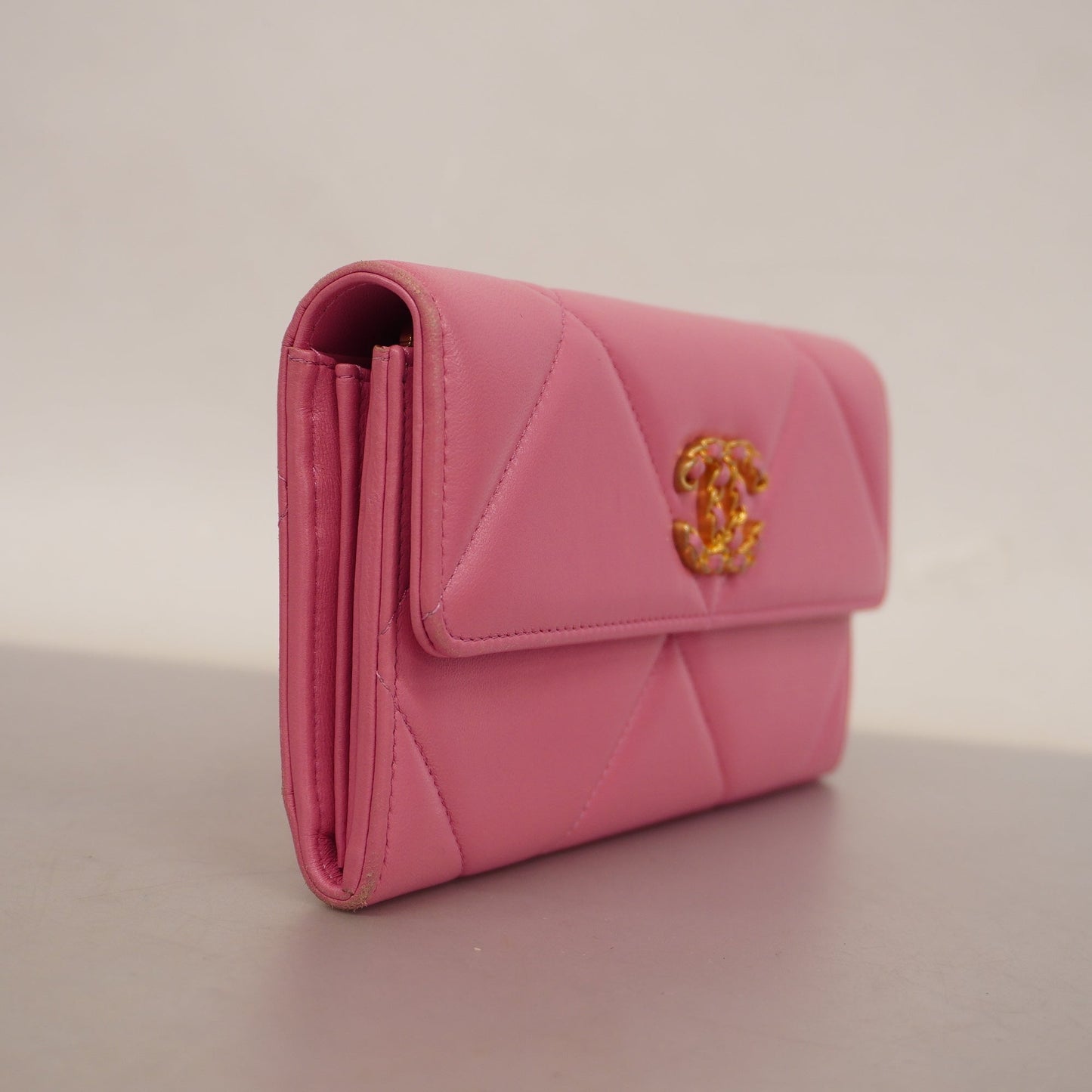 CHANELAuth  19 Gold Hardware Women's Lambskin Long Wallet [bi-fold] Pink