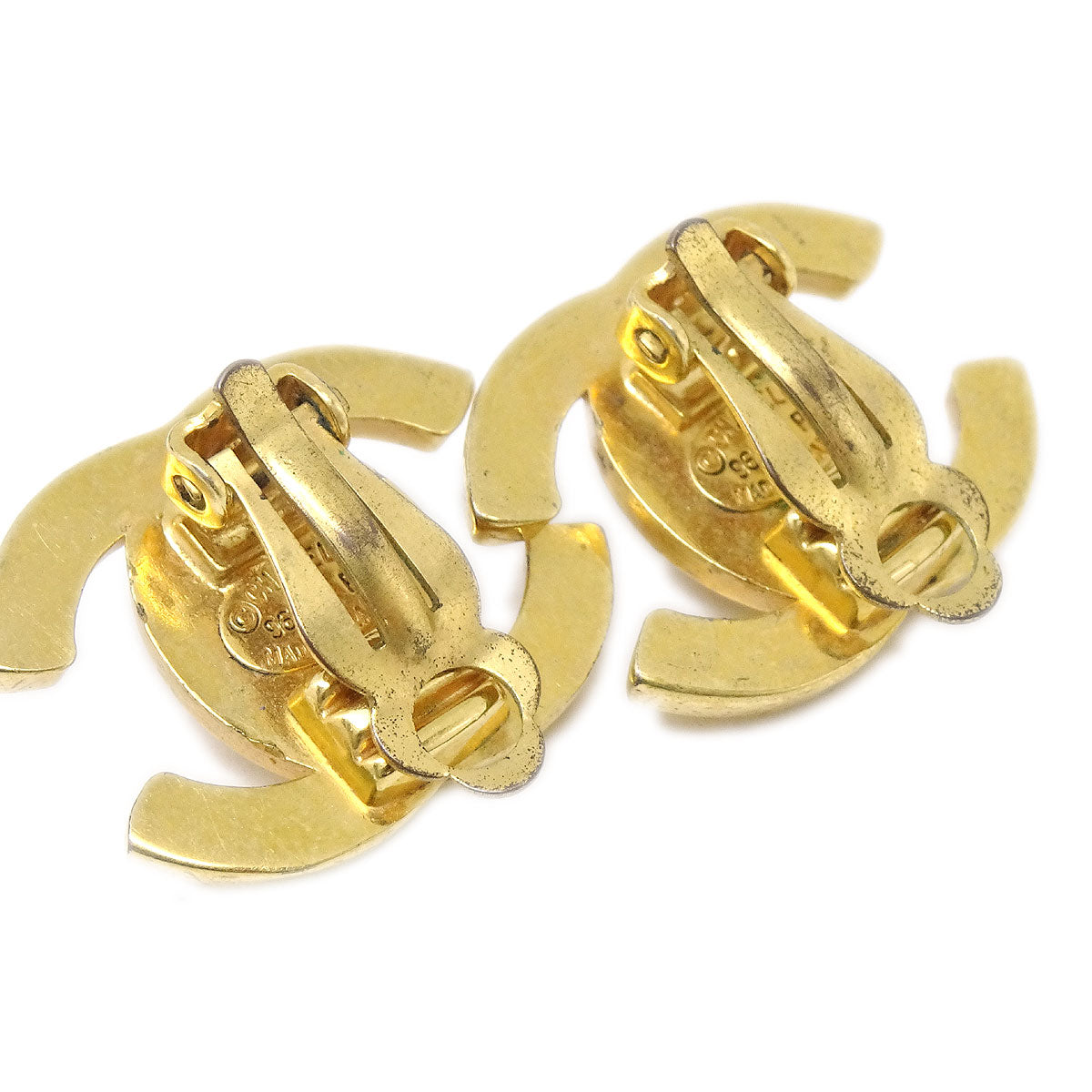 CHANEL★ 1996 Turnlock Earrings Clip-On Gold 96P 58288