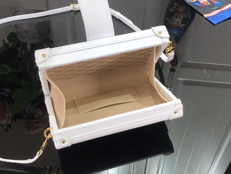 Bags Attire Louis Vuitton bags - 2472