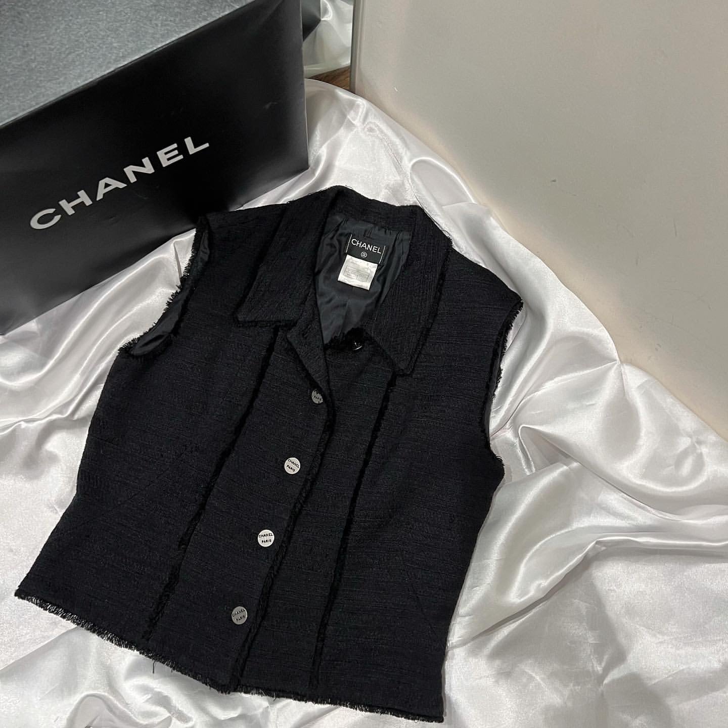 *CHANEL シャネル P14746 00C ベスト