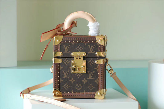 LV Camera Box Monogram Canvas By Nicolas Ghesquiere For Women, Shoulder And Crossbody Bags 21.5cm/8.5in LVÂ