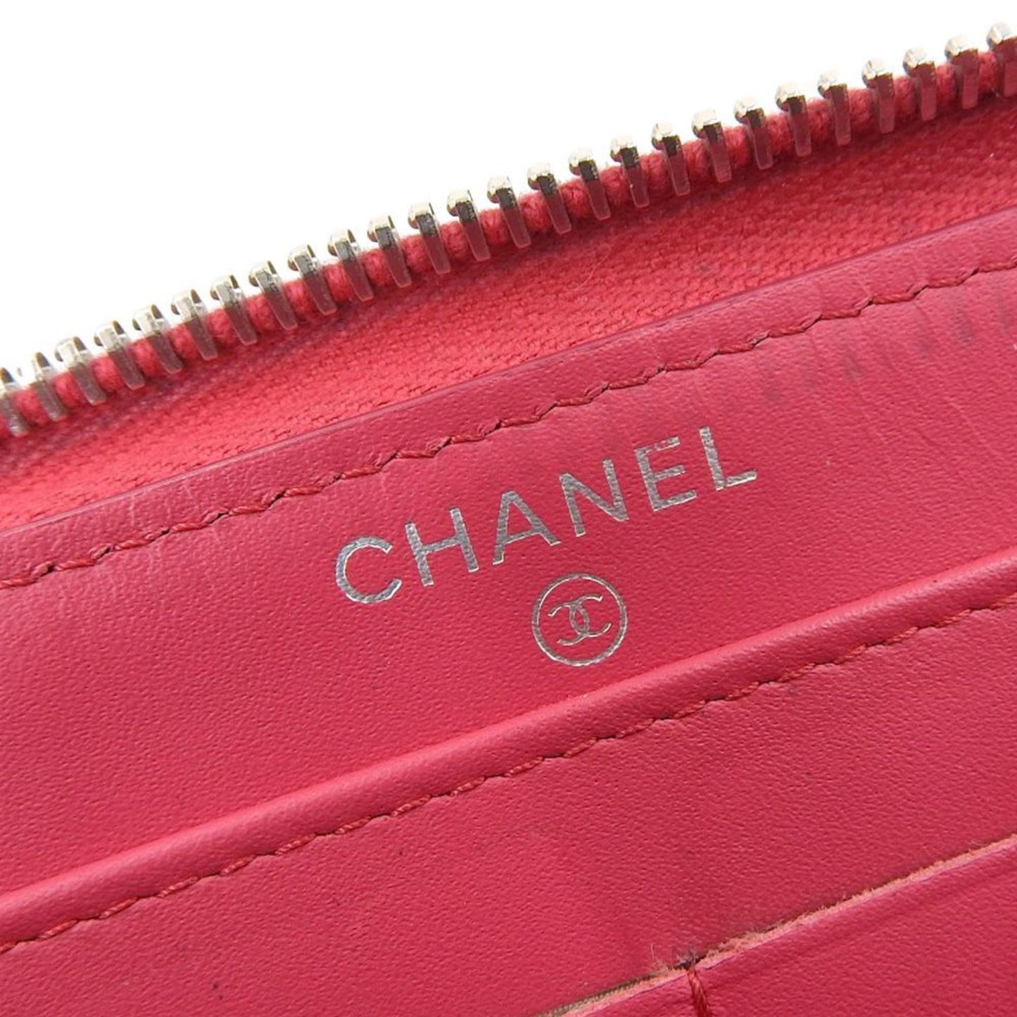 Chanel Pink Patent leather Portefeuille Zippe wallet accessories