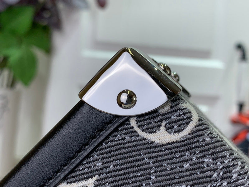 Bags Attire Louis Vuitton bags - 2462