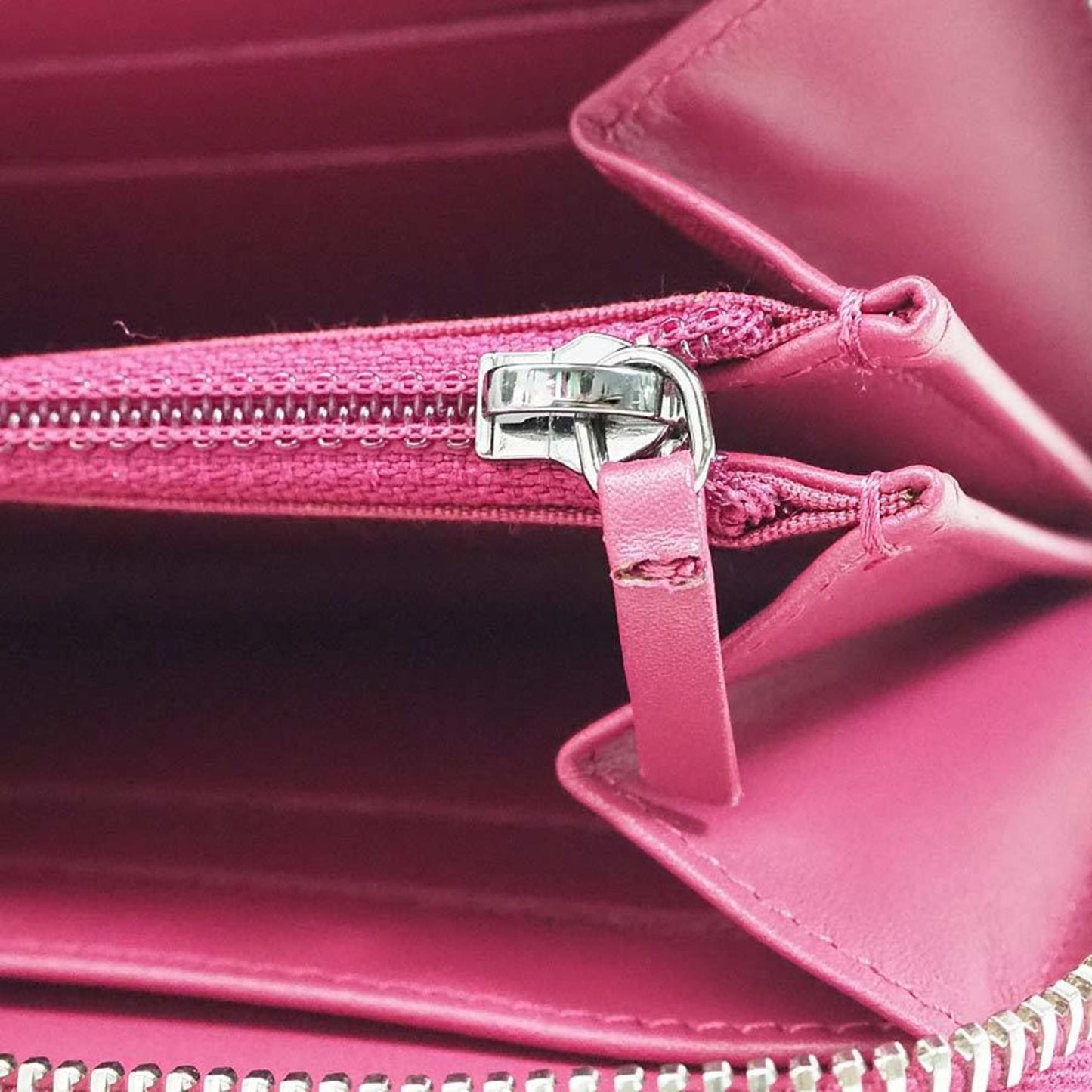 Chanel fuchsia Patent leather Portefeuille Zippe wallet accessories