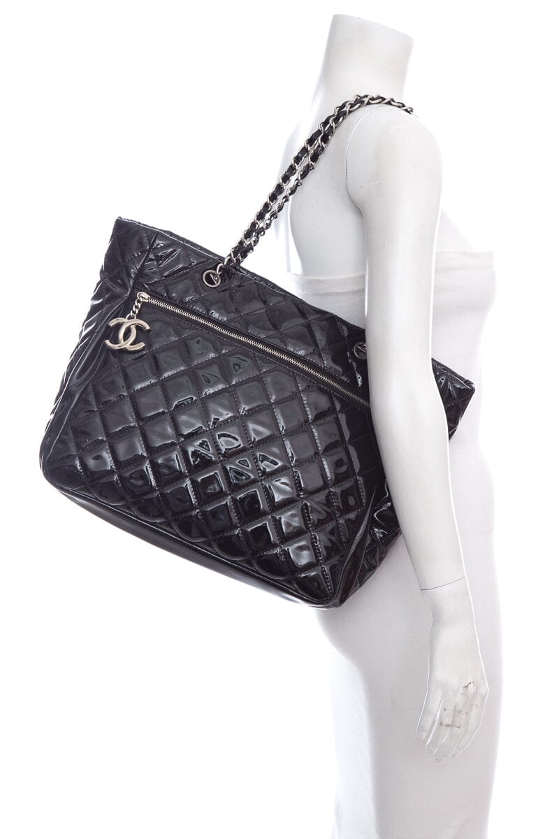 Chanel Black Diamond quilted "2009-2010"  Handbag