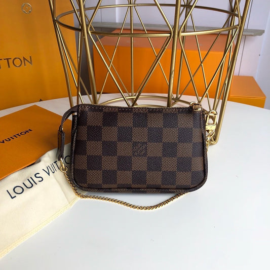 Louis Vuitton mini pochette accessoires