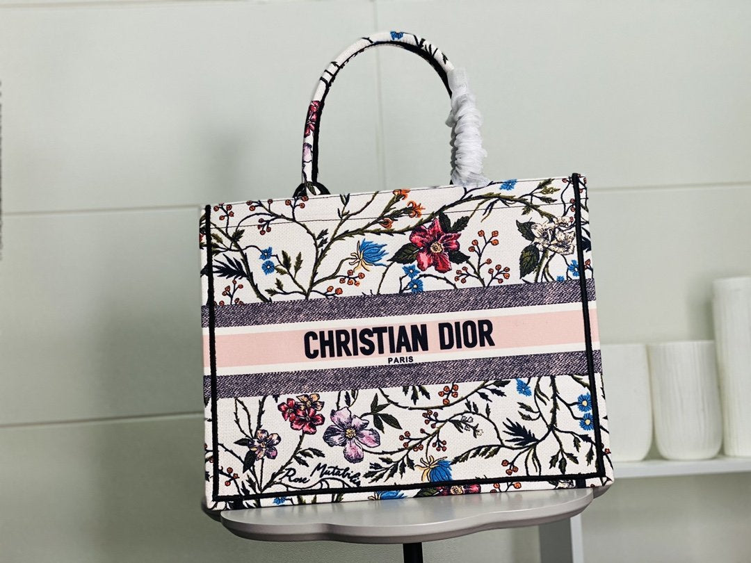 Luxury Handbags Christian Dior 121