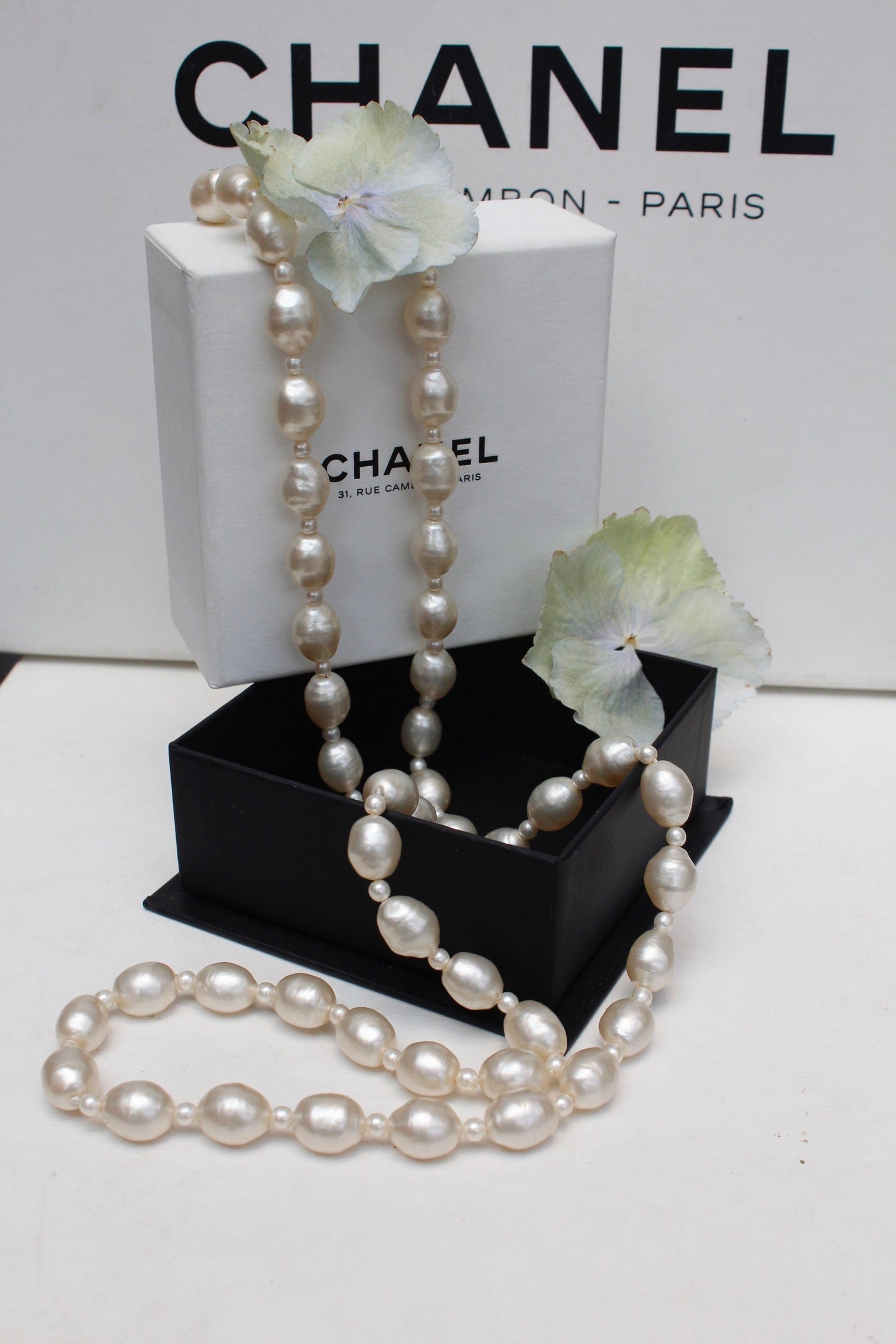 Sautoir/Collier de perles nacrées Chanel