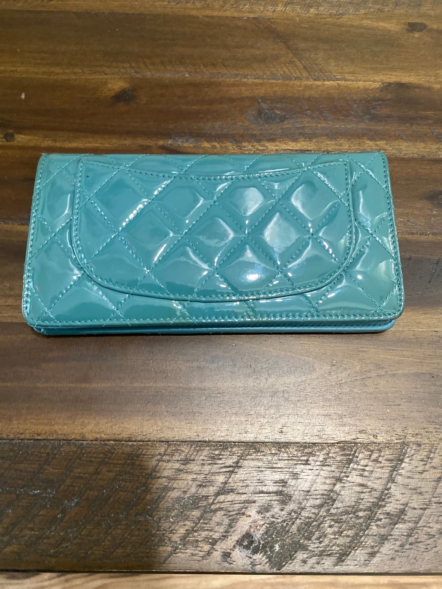 CHANEL CC QUILTED PATENT FOLD WALLET