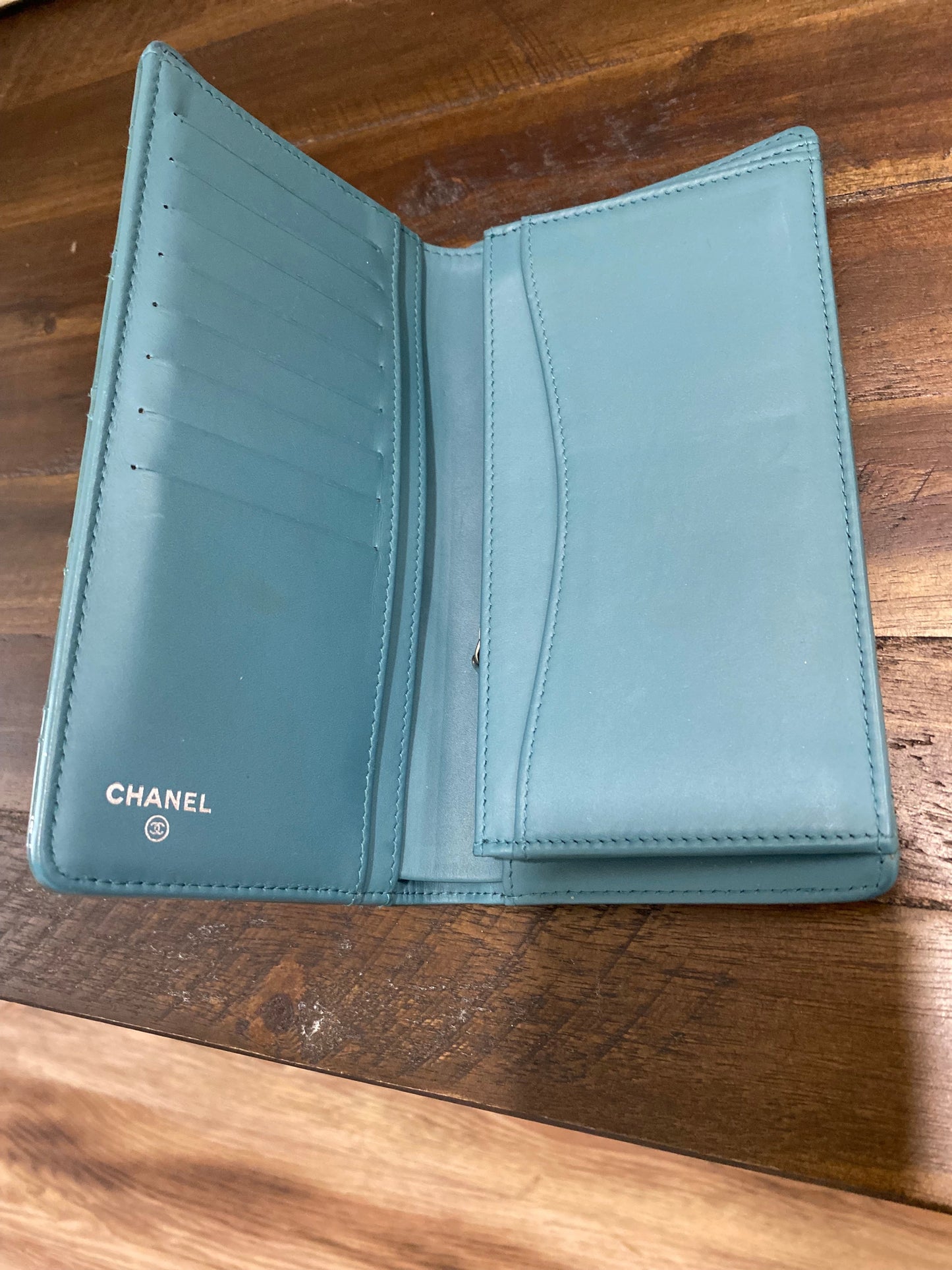 CHANEL CC QUILTED PATENT FOLD WALLET