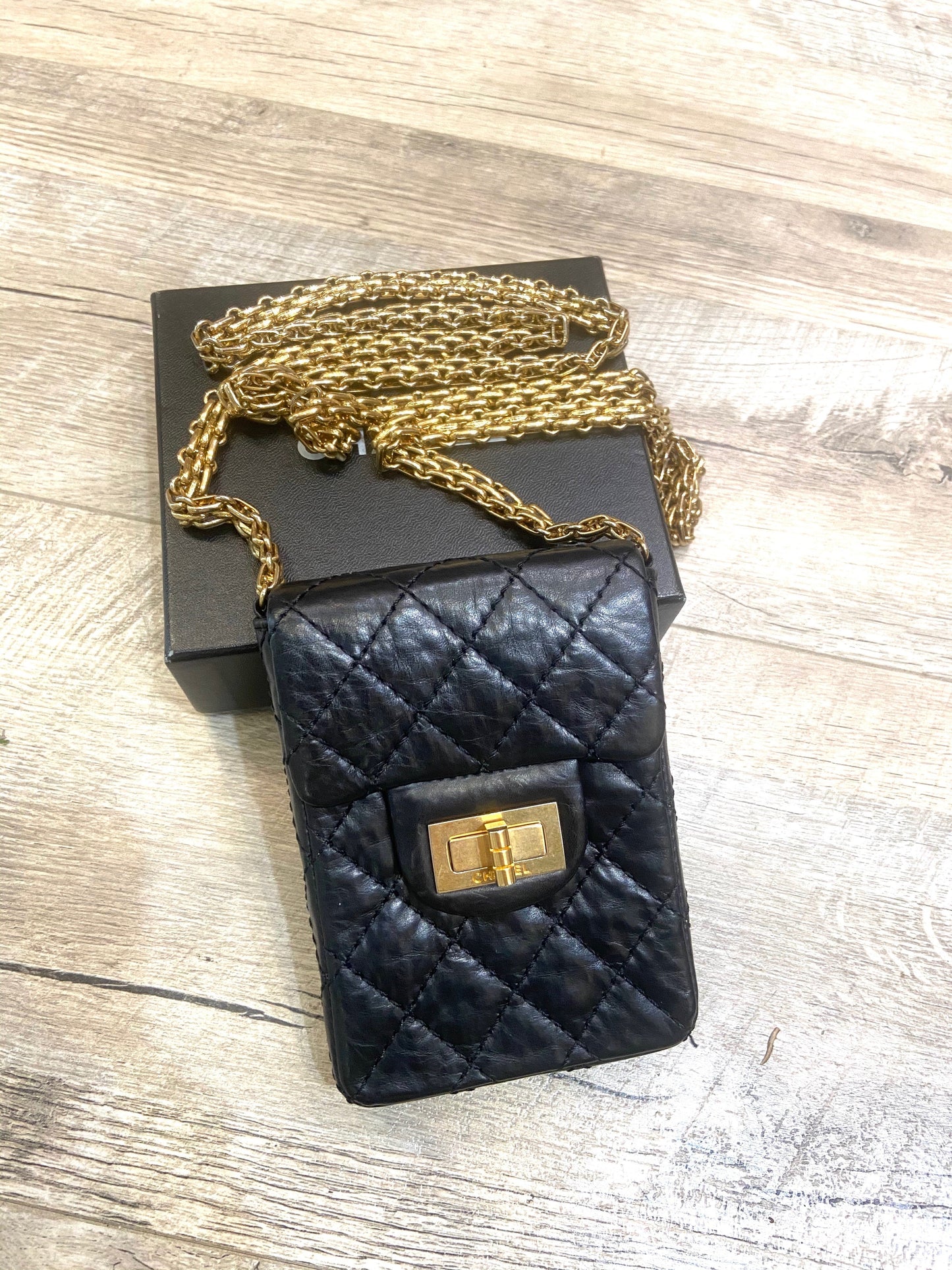 CHANEL QUILTED AGED CALFSKIN 2.55 REISSUE PHONE CASE