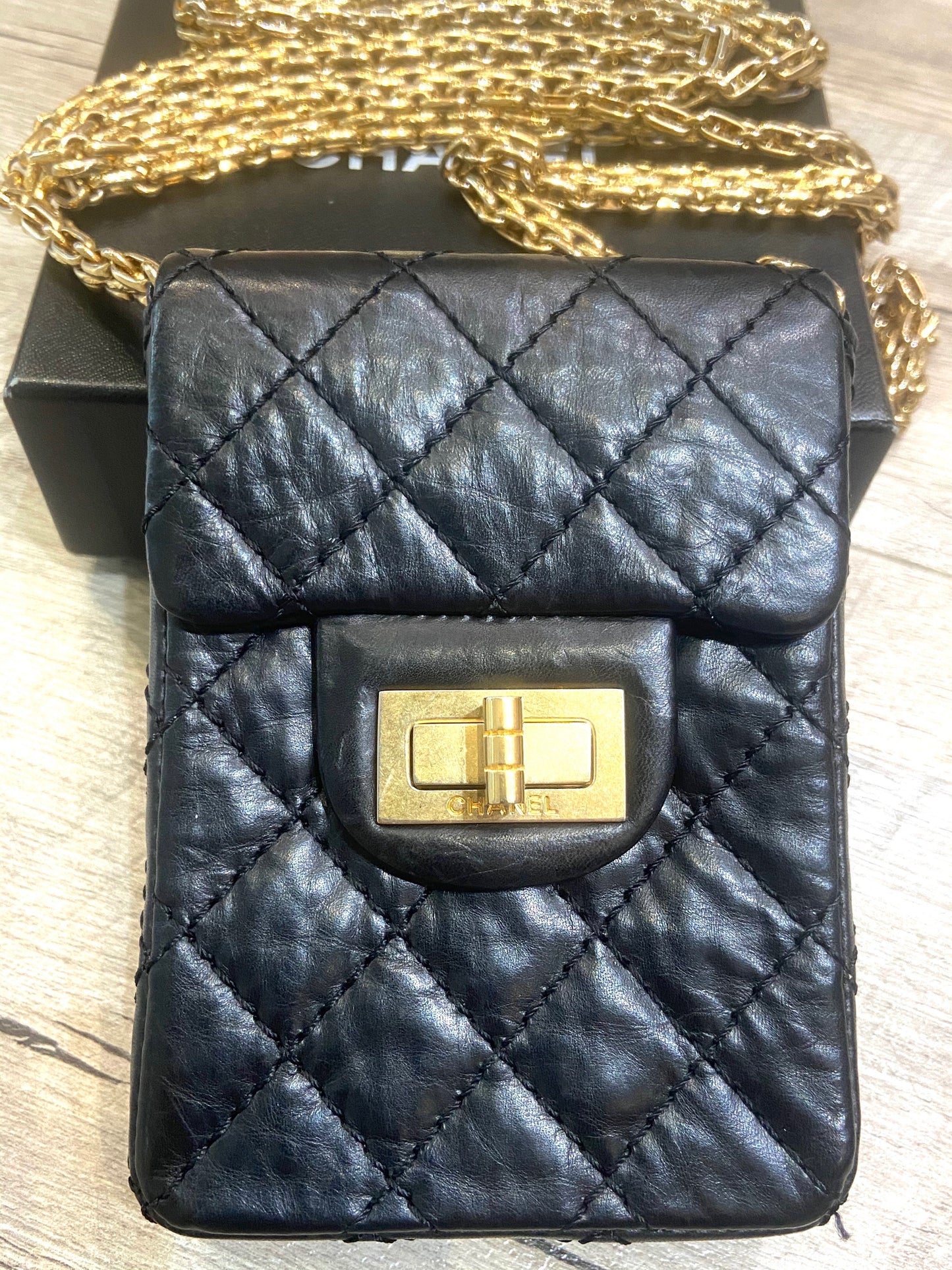 CHANEL QUILTED AGED CALFSKIN 2.55 REISSUE PHONE CASE