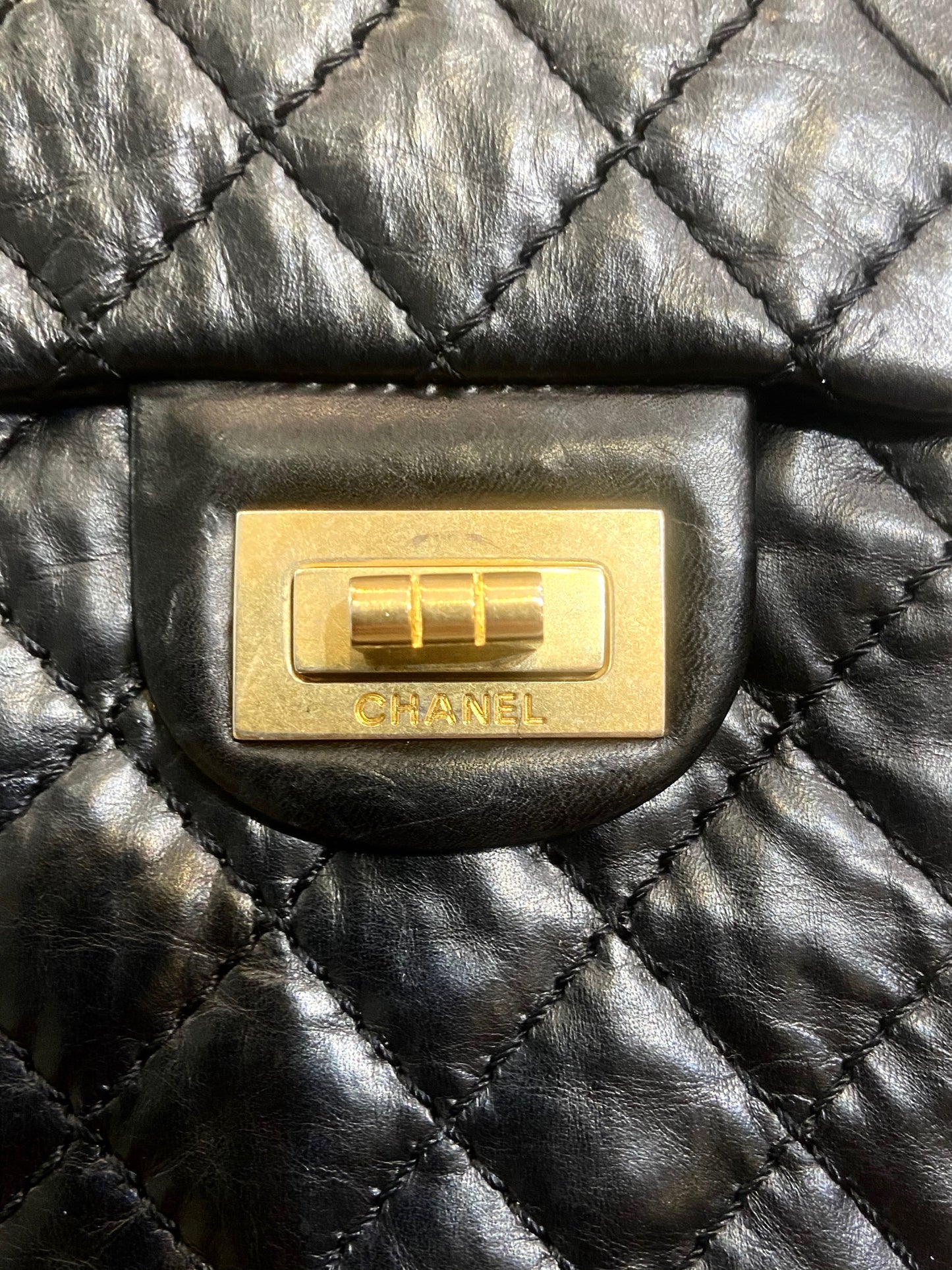 CHANEL QUILTED AGED CALFSKIN 2.55 REISSUE PHONE CASE