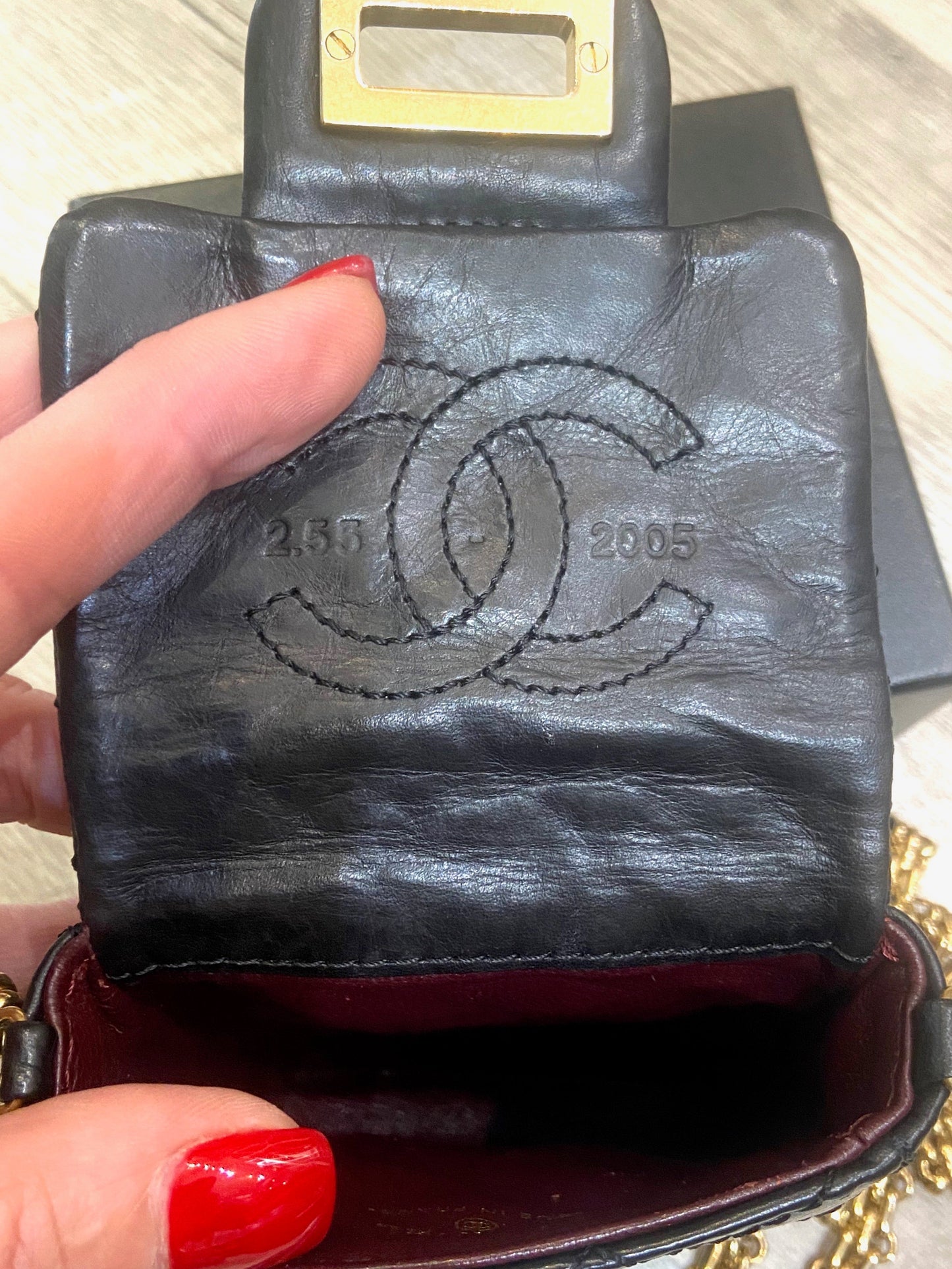 CHANEL QUILTED AGED CALFSKIN 2.55 REISSUE PHONE CASE