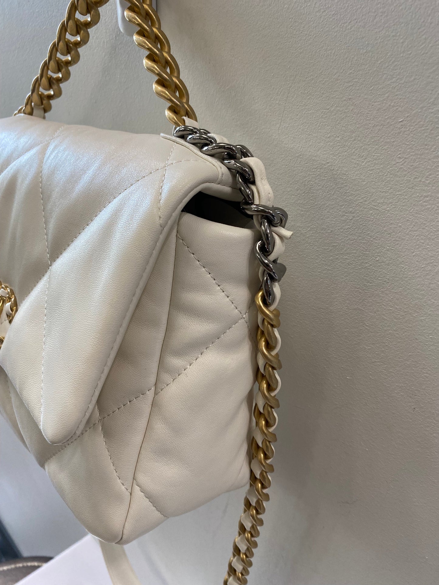 CHANEL QUILTED CALFSKIN MEDIUM CHANEL 19 BAG