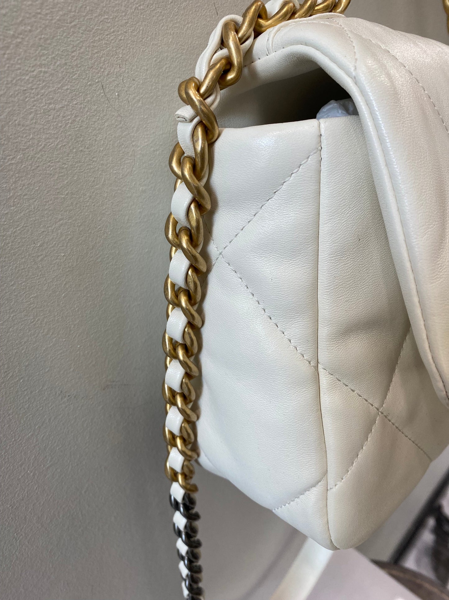 CHANEL QUILTED CALFSKIN MEDIUM CHANEL 19 BAG