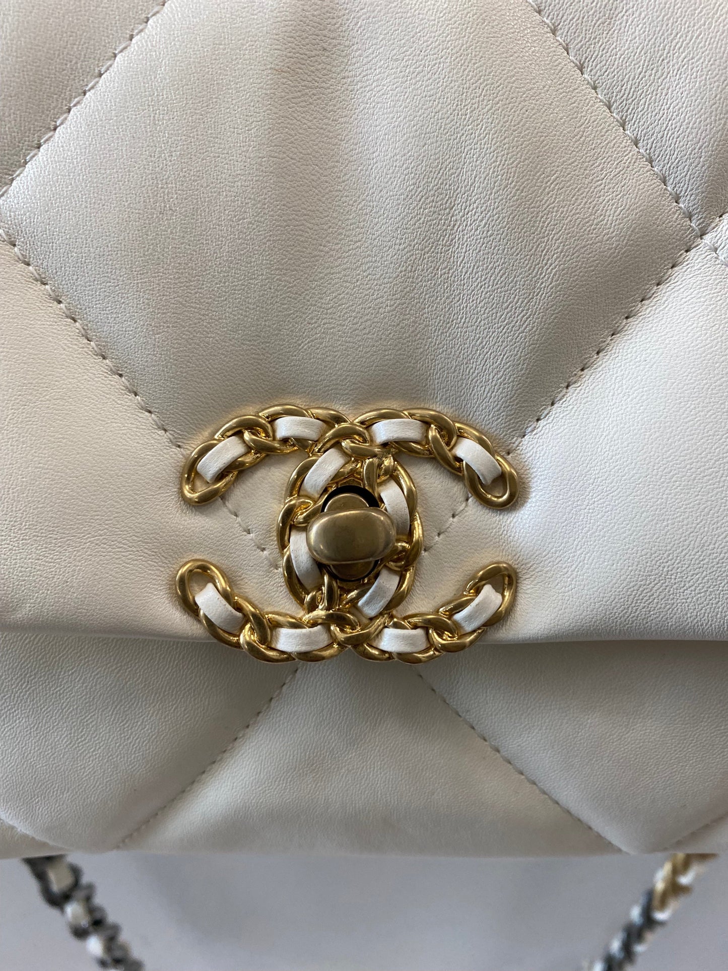 CHANEL QUILTED CALFSKIN MEDIUM CHANEL 19 BAG