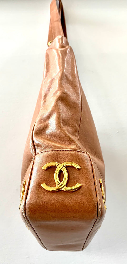 CHANEL BROWN LEATHER VINTAGE BAG