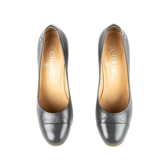 Chanel Gray Leather Cap Toe Pumps Size 6 | EU 36