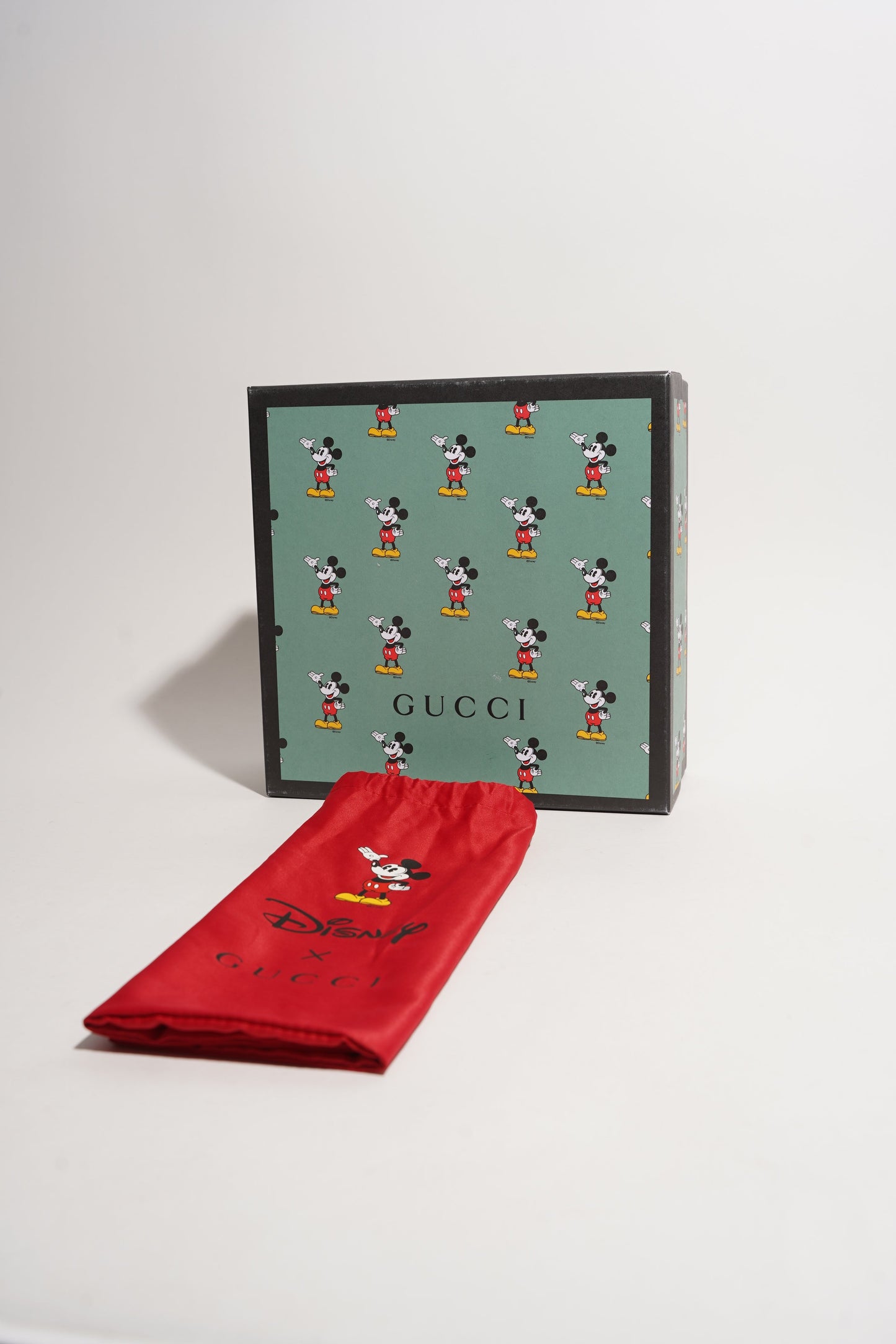 Gucci Womens Disney Round Bag