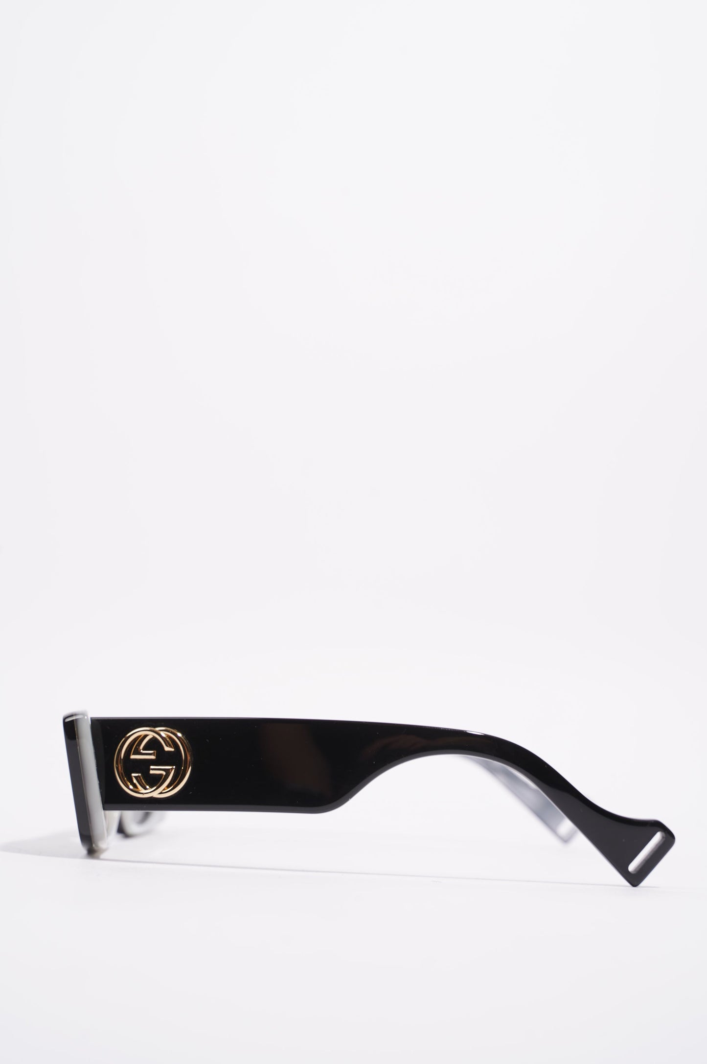 Gucci Womens GG0516S Sunglasses Black / Gold 145