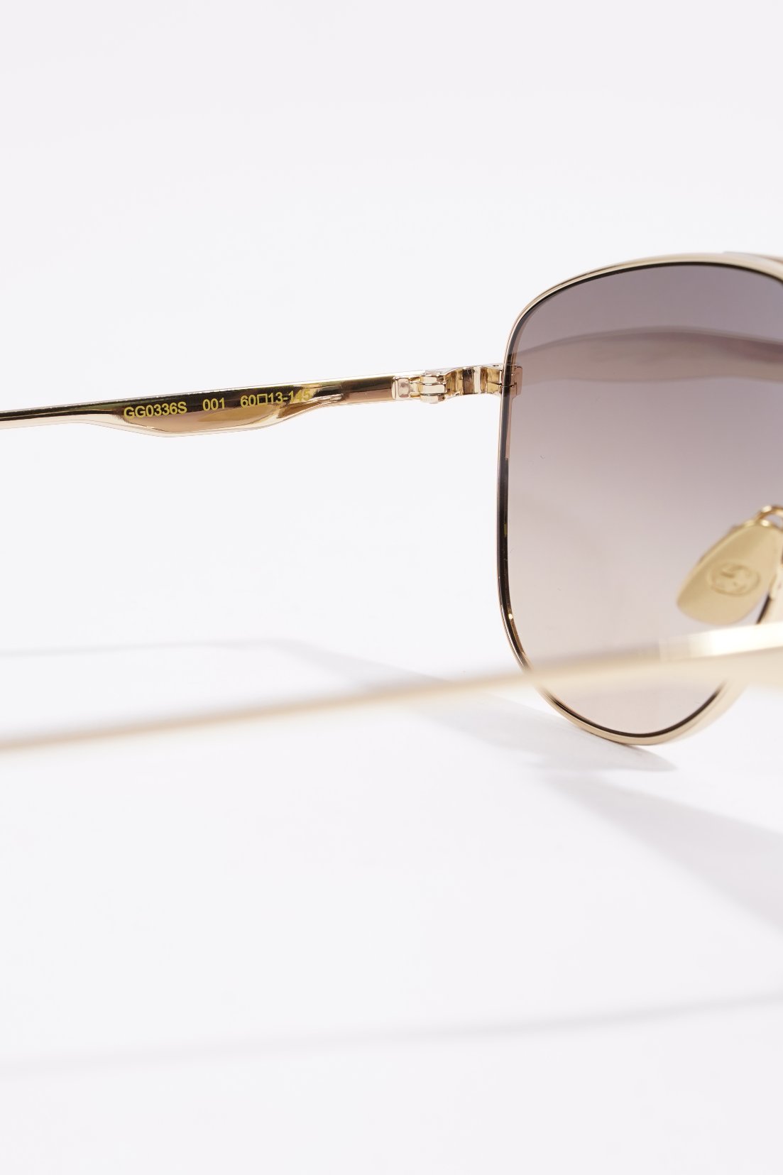 Gucci Womens Aviator Style Sunglasses Black / Gold Acetate 145