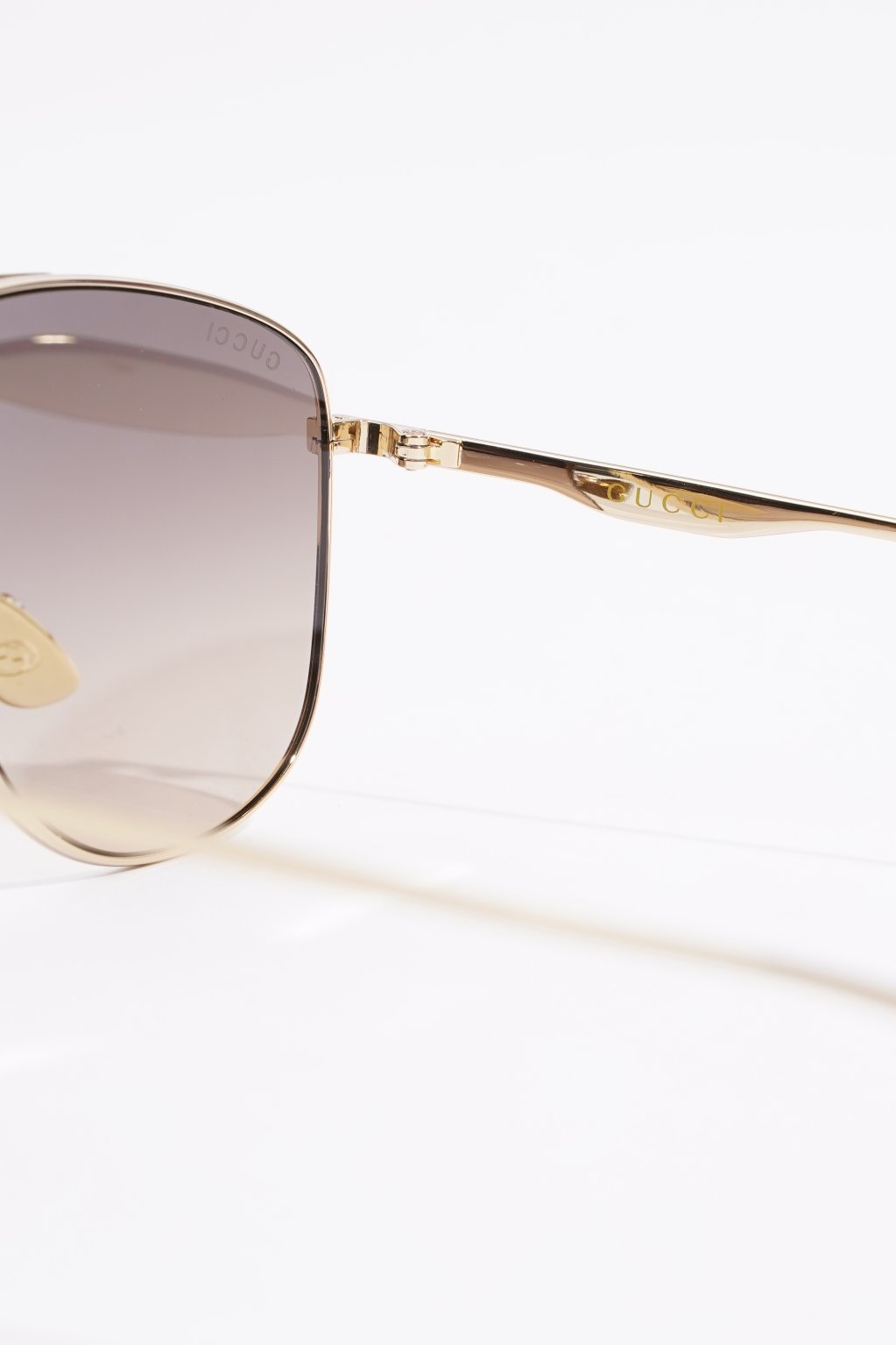 Gucci Womens Aviator Style Sunglasses Black / Gold Acetate 145