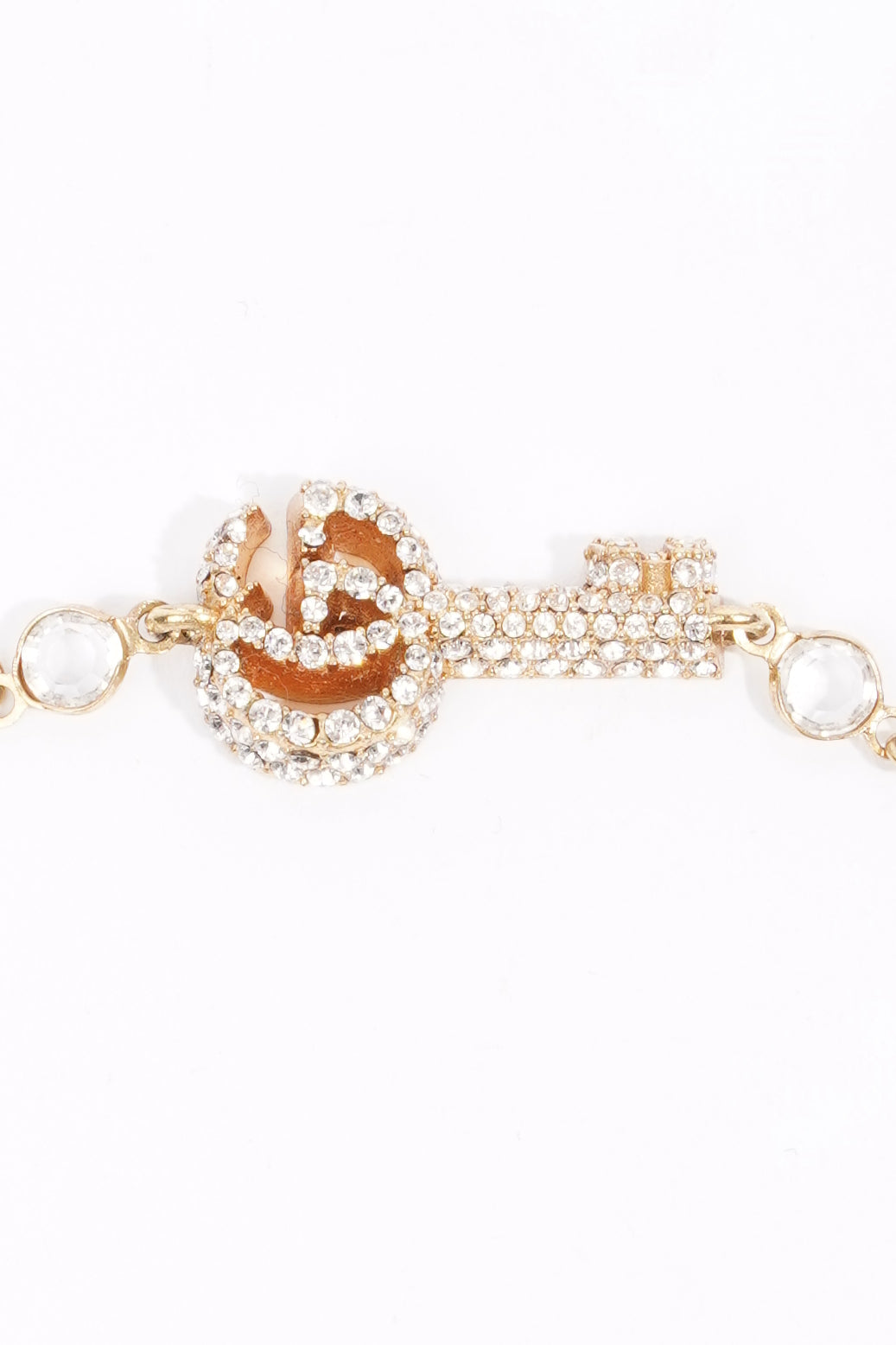 Gucci Womens Crystal-Embellished Double G Key Bracelet Gold / Silver