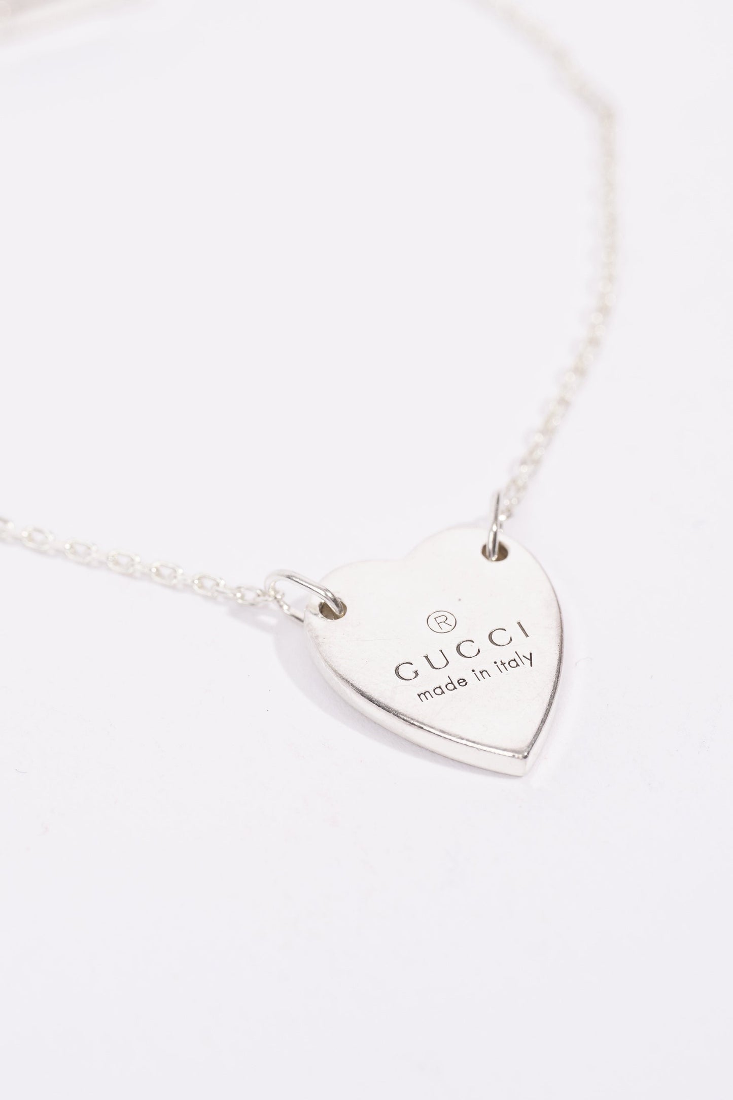 Gucci Womens Heart Bracelet Silver