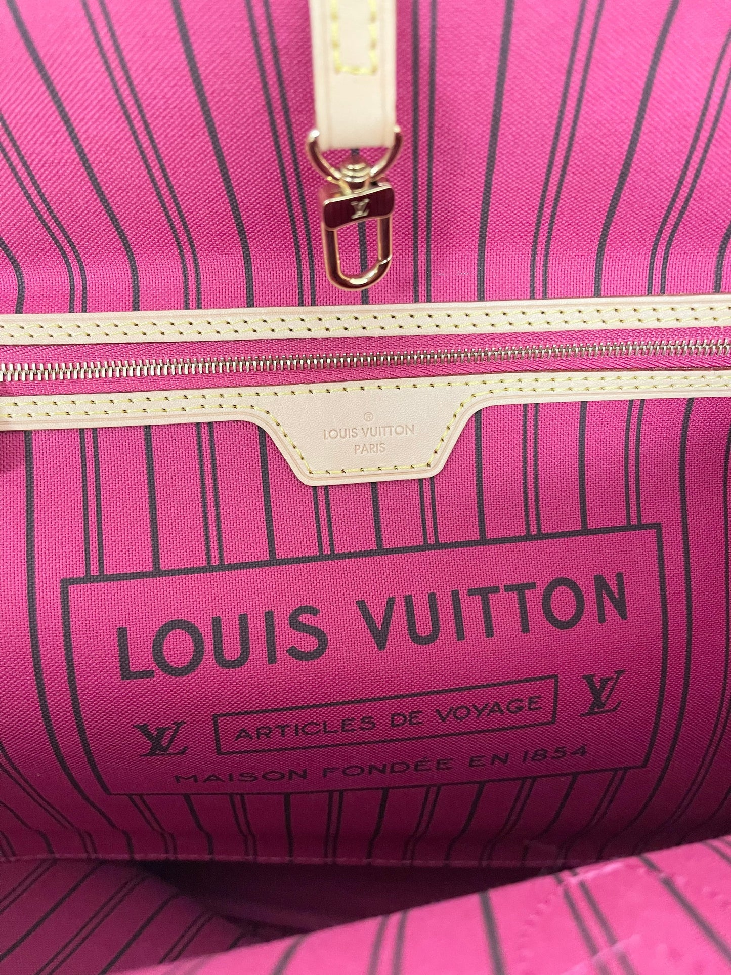 LOUIS VUITTON 2022 Monogram Neverfull MM Tote in Pivoine Pink