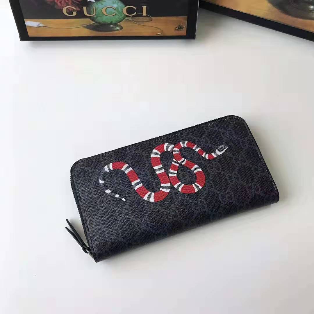 Gucci GG Men Kingsnake Print GG Supreme Zip Around Wallet in Black/Grey GG Supreme Canvas