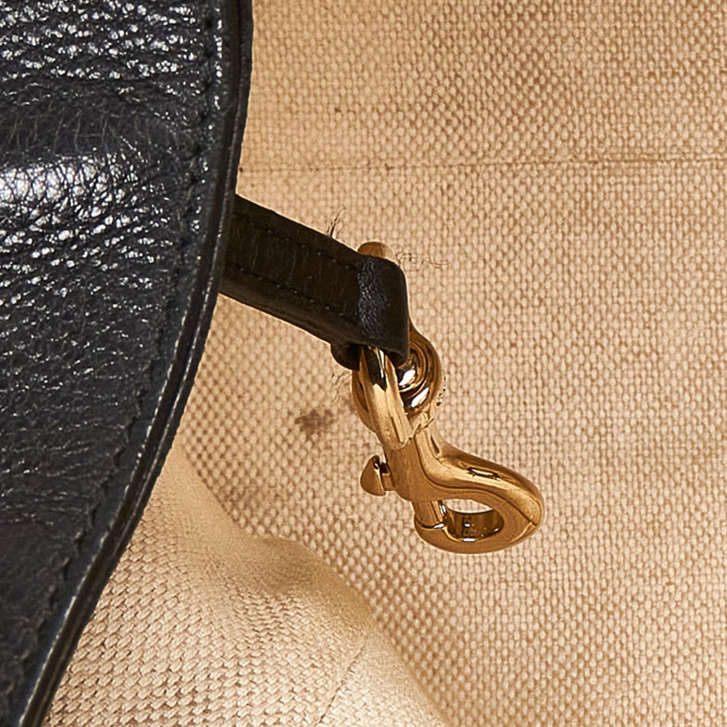 Gucci Medium Soho Cellarius Tote Bag (SHG-mnOvPF)