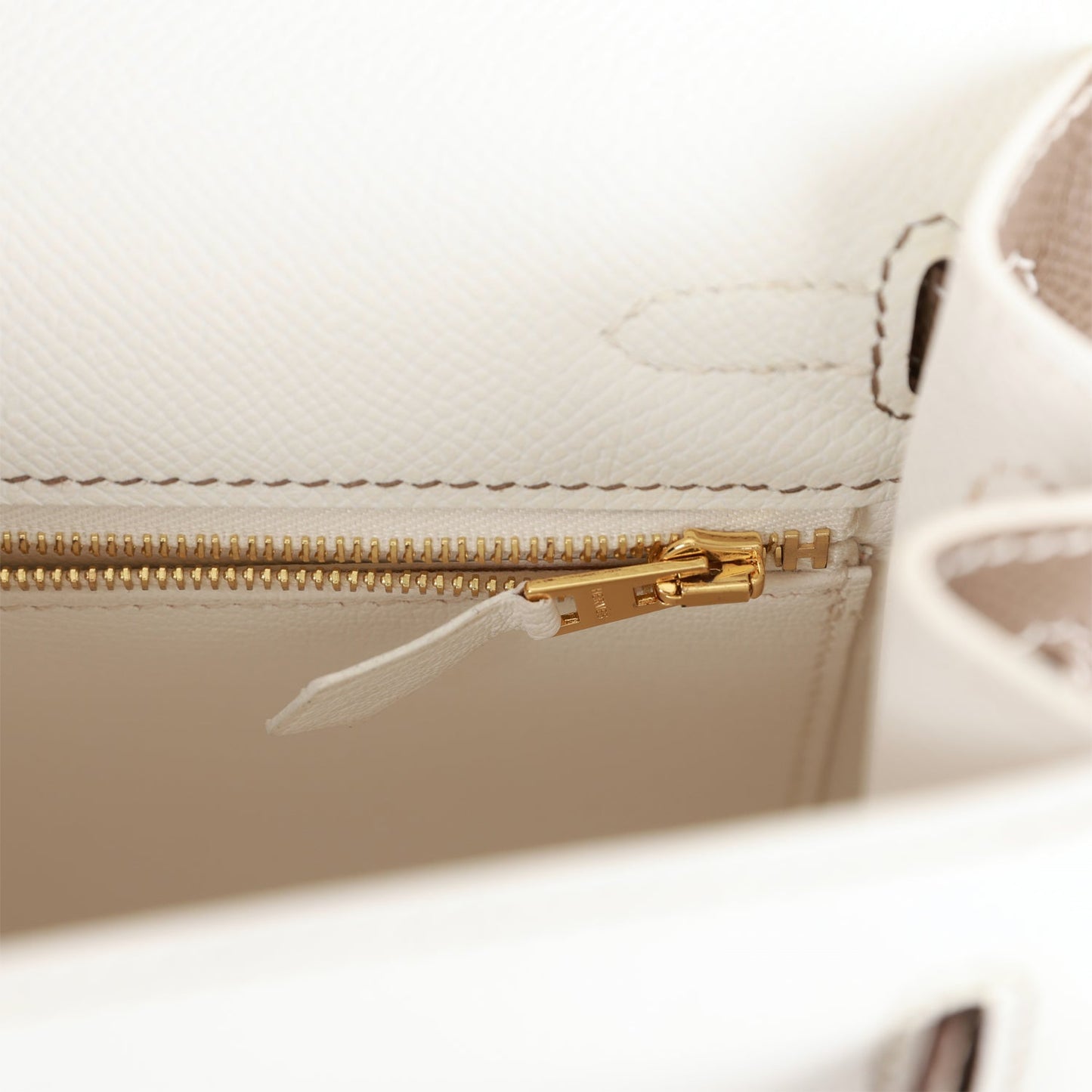 Hermes Special Order (HSS) Kelly Sellier 25 White and Etoupe Epsom Gold Hardware