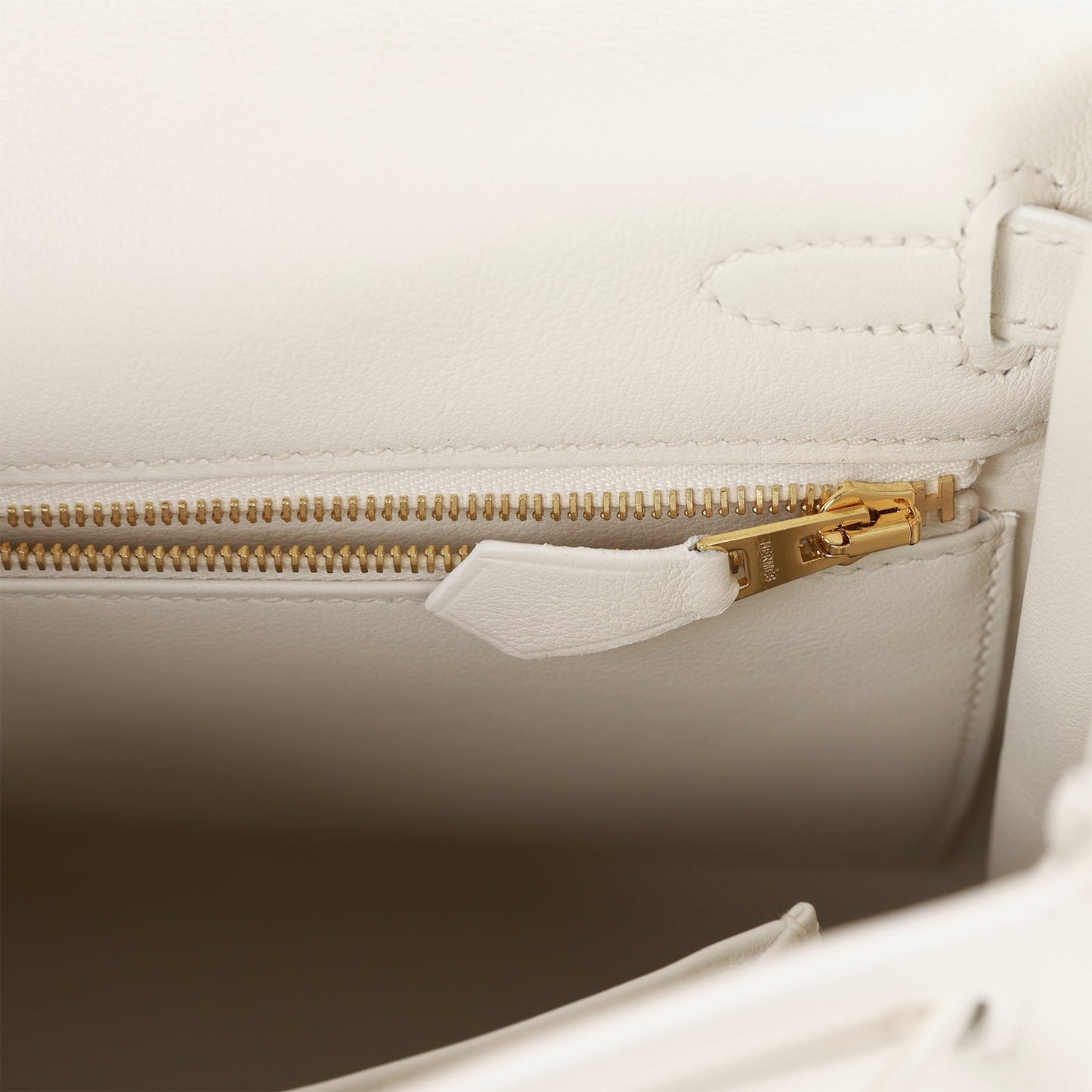 Pre-owned Hermes Kelly Retourne 25 White Swift Gold Hardware