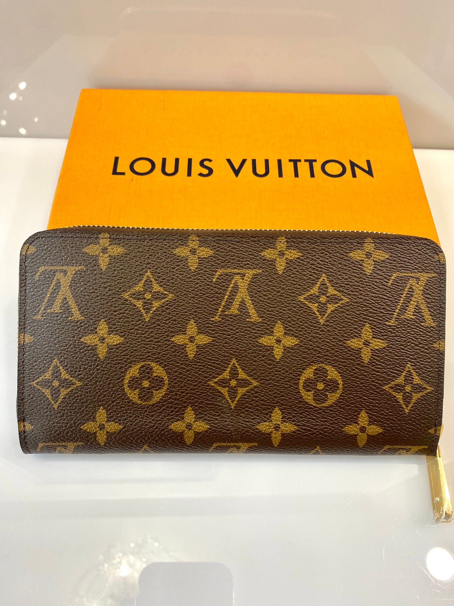 LOUIS VUITTON MONOGRAM ZIPPY WALLET