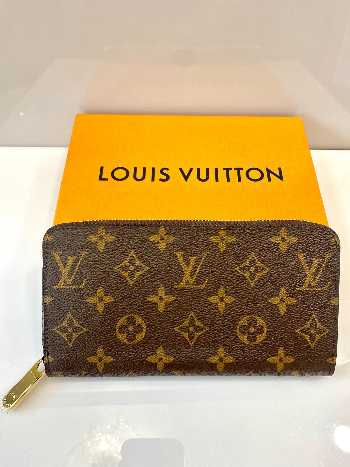 LOUIS VUITTON MONOGRAM ZIPPY WALLET