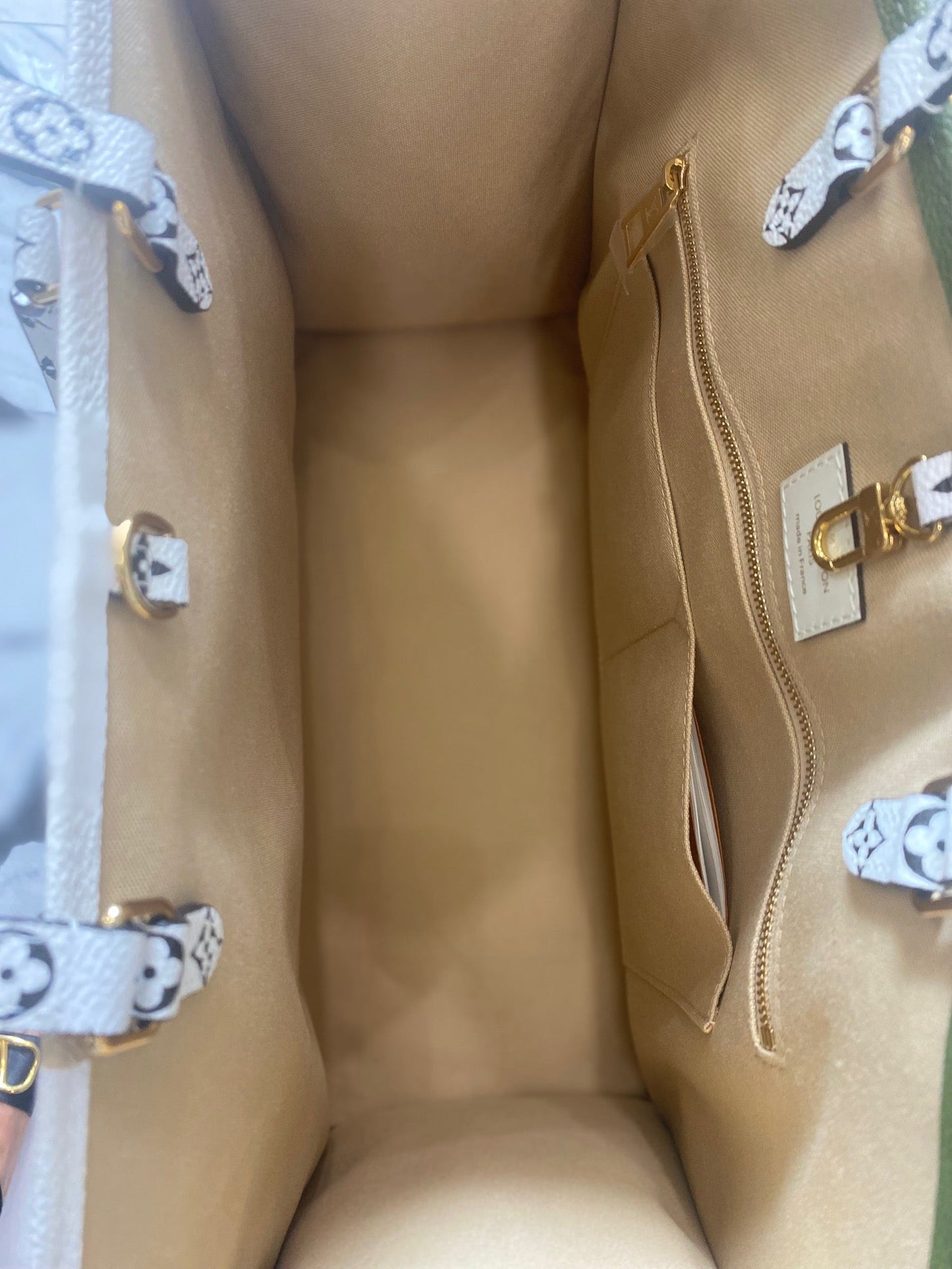 LOUIS VUITTON ON THE GO GIANT MONOGRAM TOTE