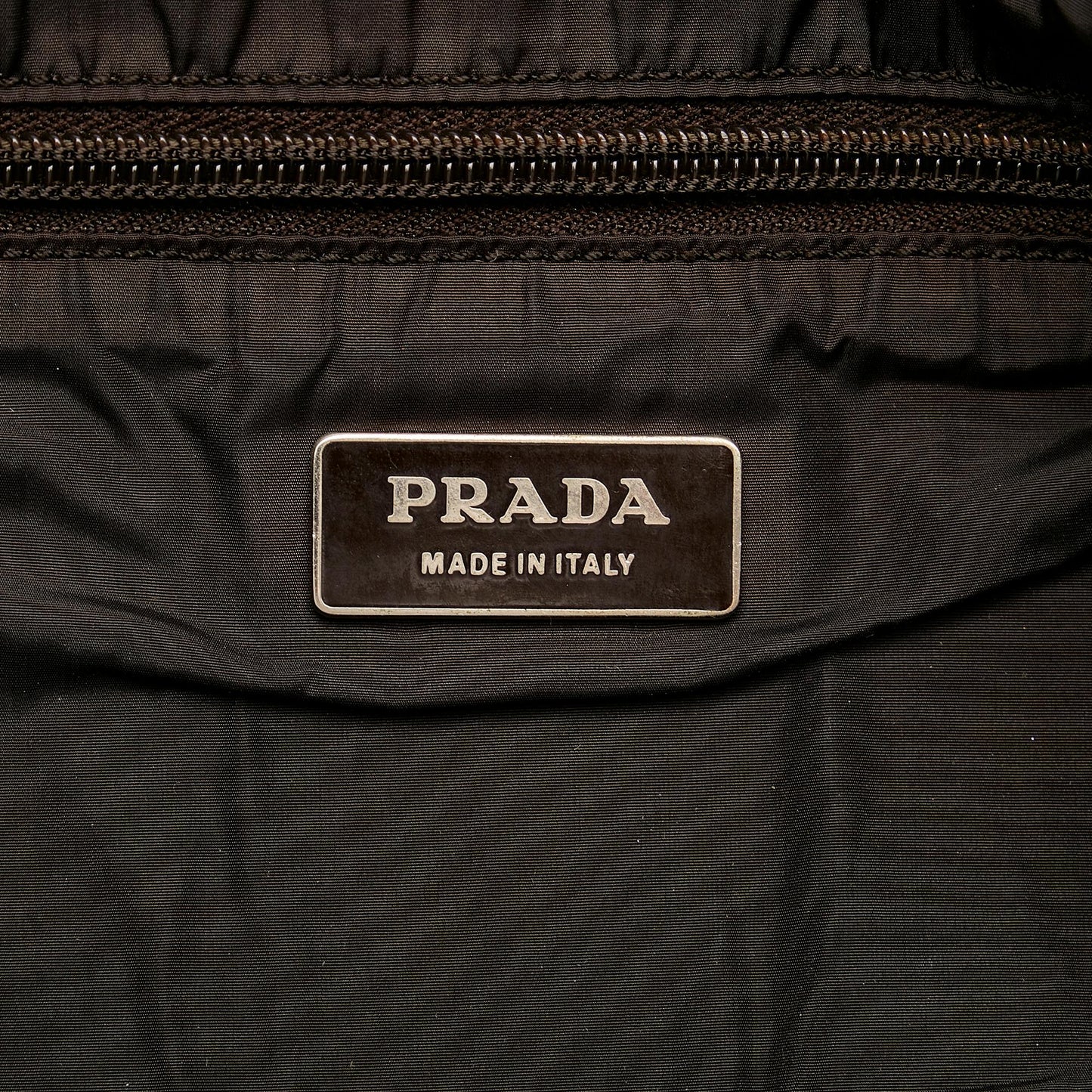 Prada Flat Messenger (SHG-35279)