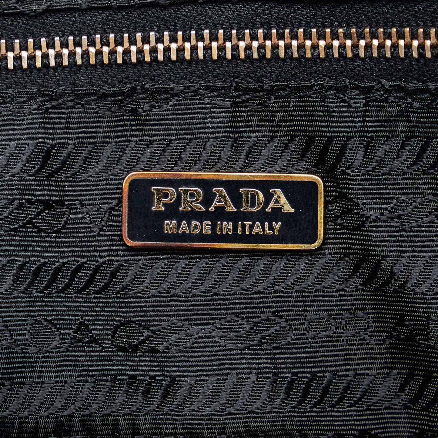 Prada Grommet Handbag (SHG-aQ3nam)