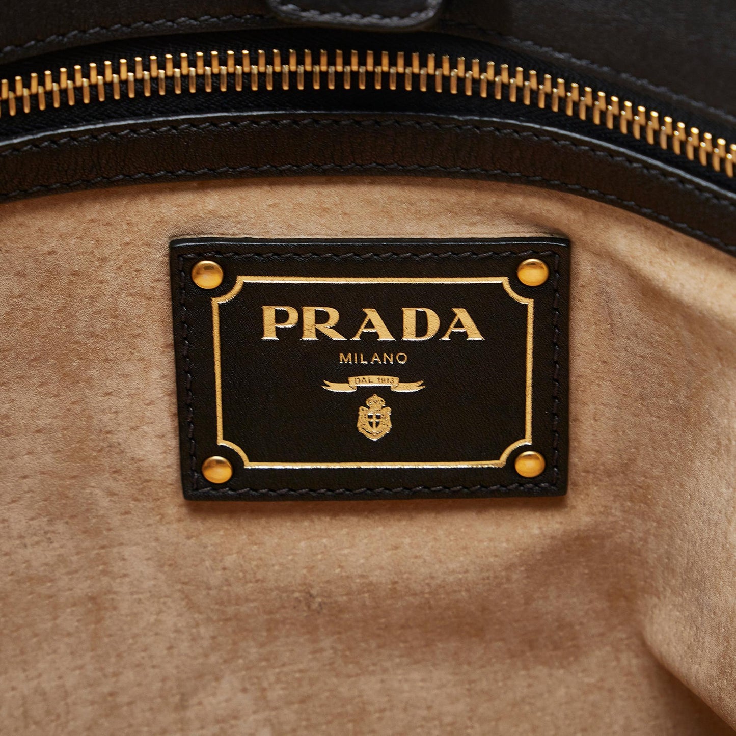 Prada Vitello Soft Calf Front Pocket Tote (SHG-HbJD4k)